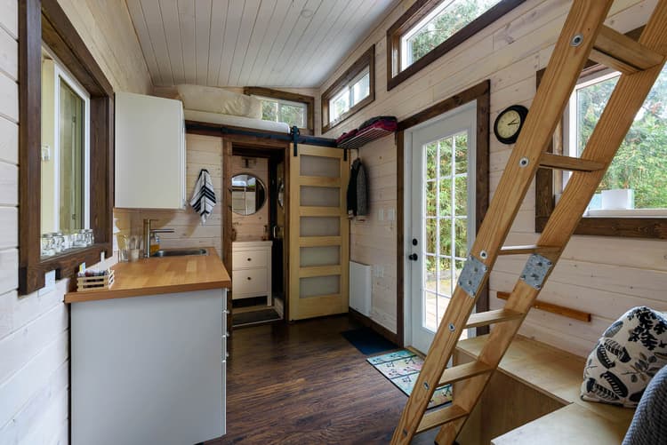Photo de couverture Bungalow dans la forêt