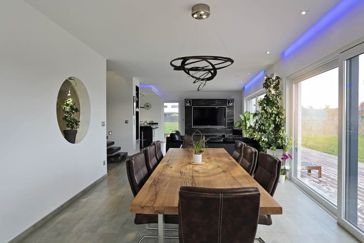 Photo de couverture Grande Maison proche banlieue